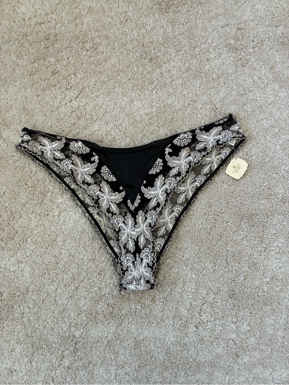 Vintage Victoria’s Secret Gold Label Embroidered Lace Panties M NWT